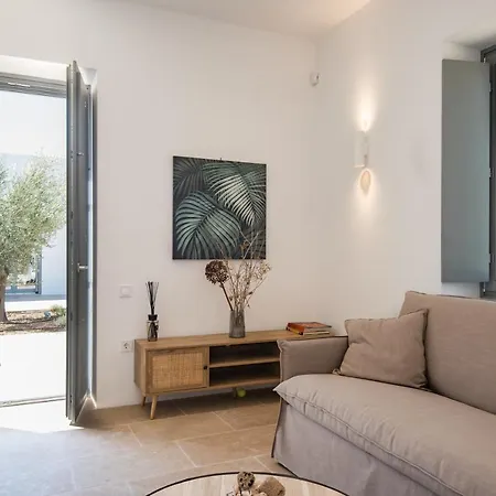 Bracket House Paros
