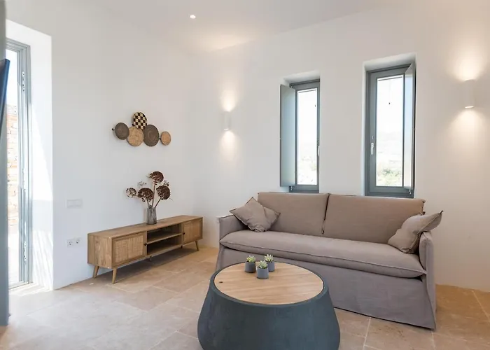 Bracket House Paros Dhragoulas